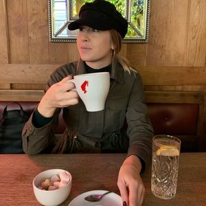 Meet your Posher, Danielle